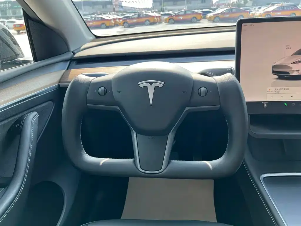 Tesla Model Y — фото 4