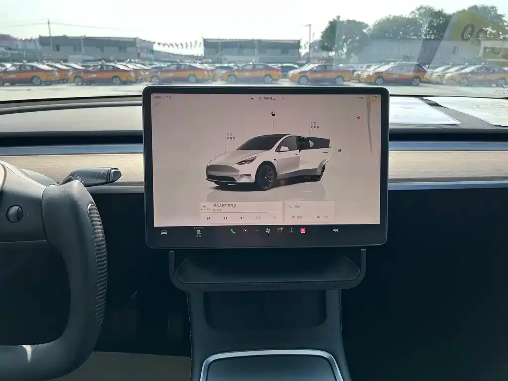 Tesla Model Y — фото 2
