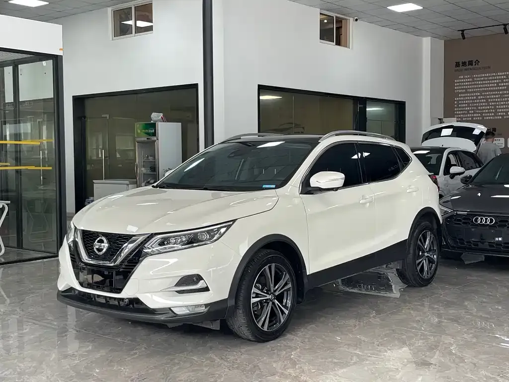 Nissan Qashqai — фото 1