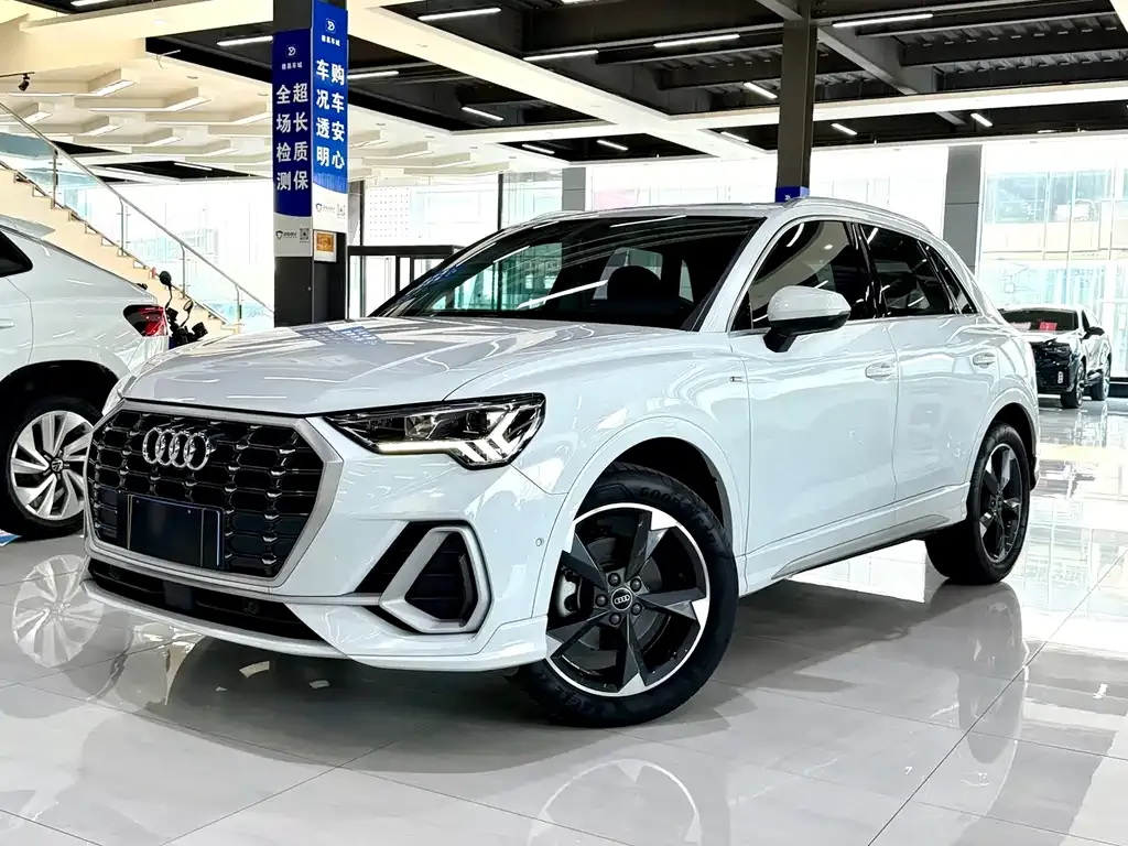 Audi Q3 — фото 1
