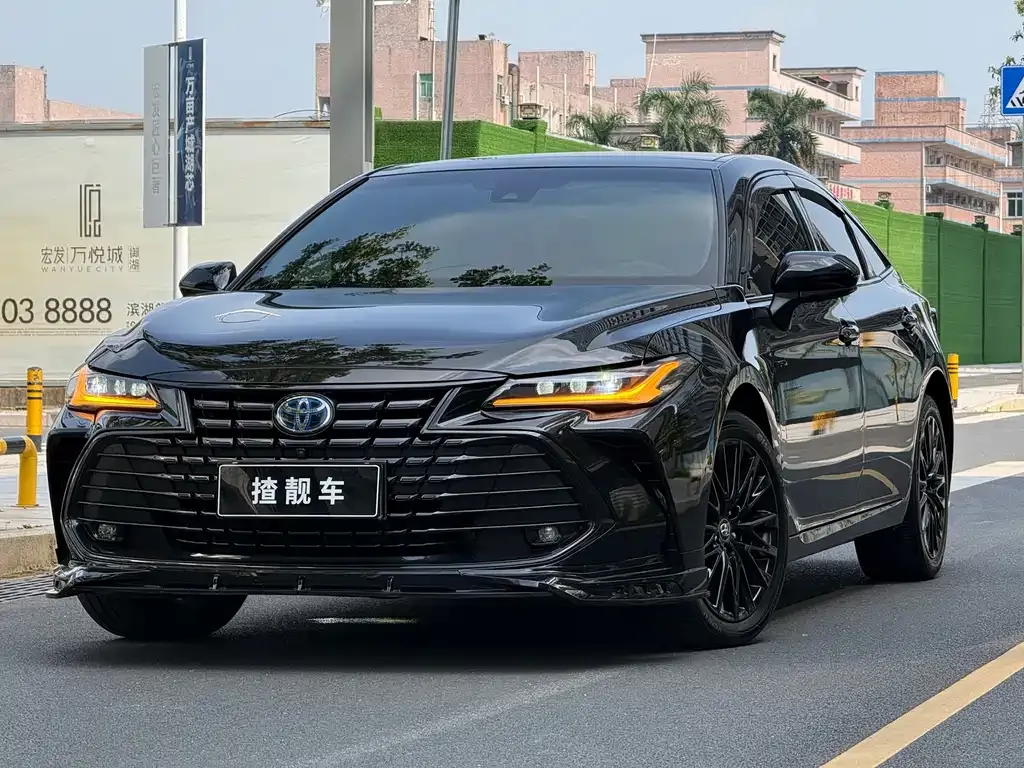 Toyota Avalon — фото 1