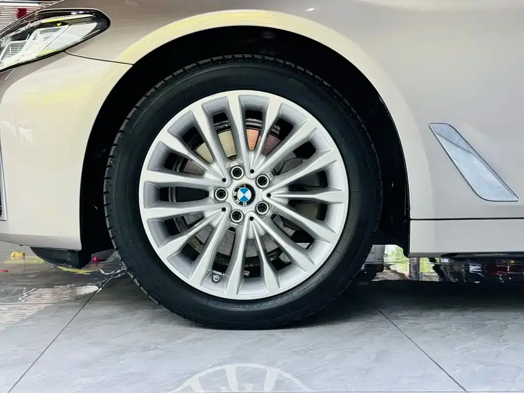 BMW 5 Series — фото 4