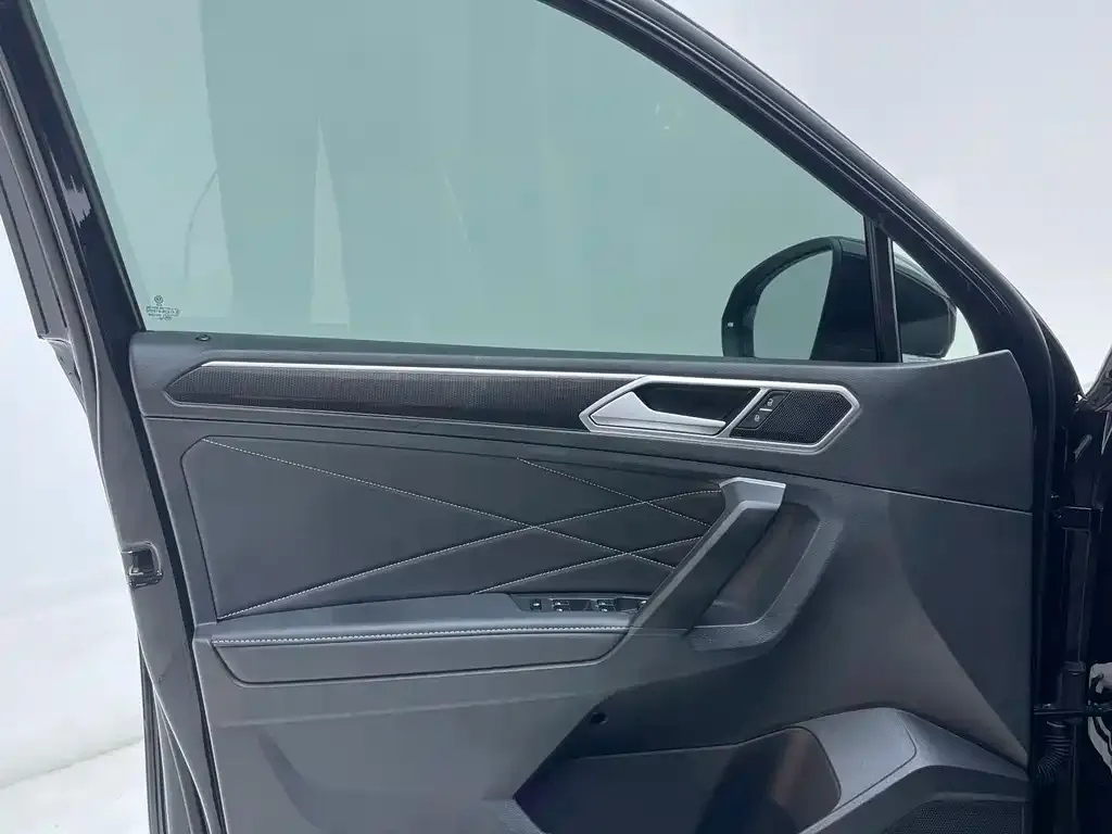 Volkswagen Tiguan L 2023 из CN, фото 5