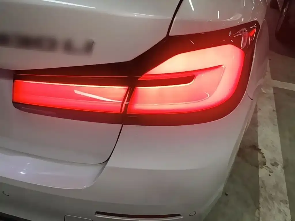 BMW 5 Series — фото 9