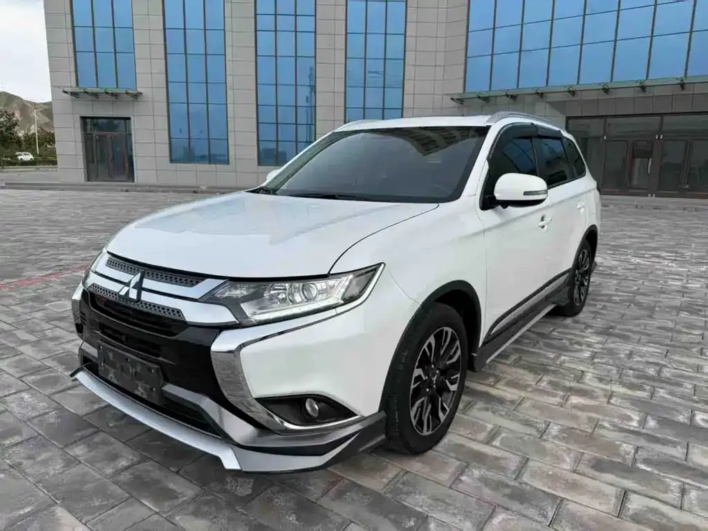 Mitsubishi Outlander — фото 5