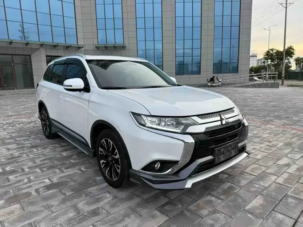 Mitsubishi Outlander — фото 6