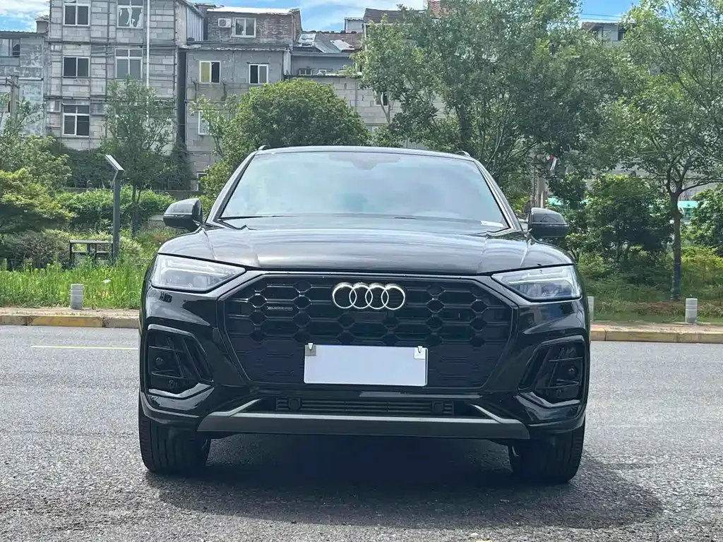 Audi Q5L — фото 10