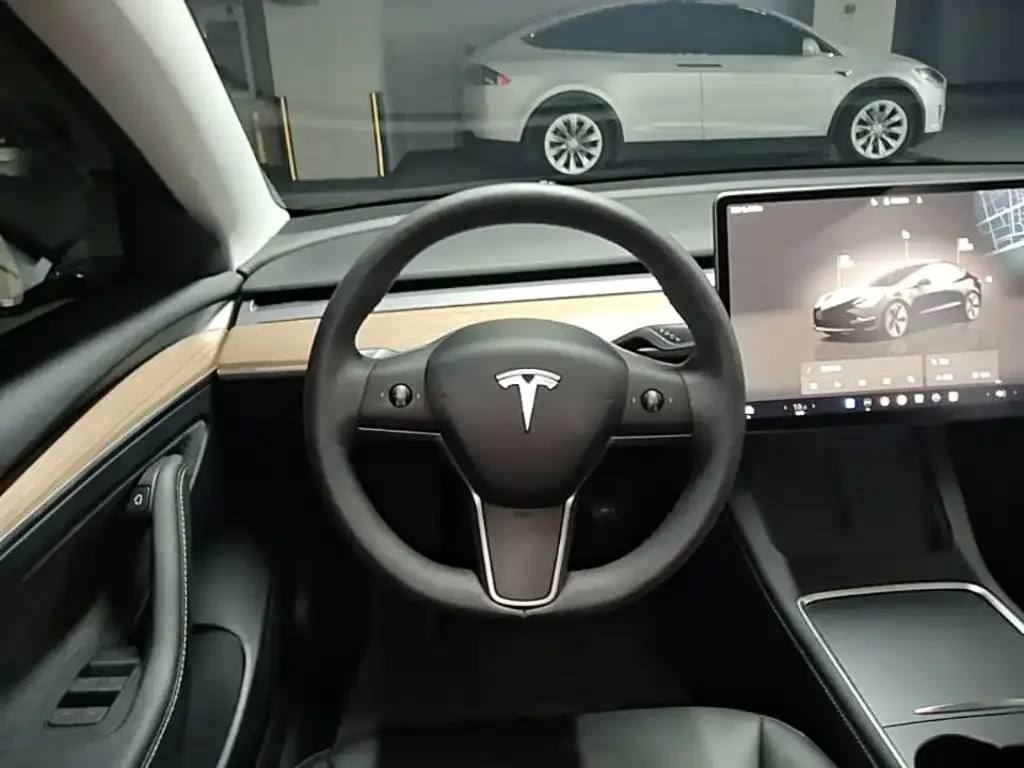 Tesla Model 3 — фото 7