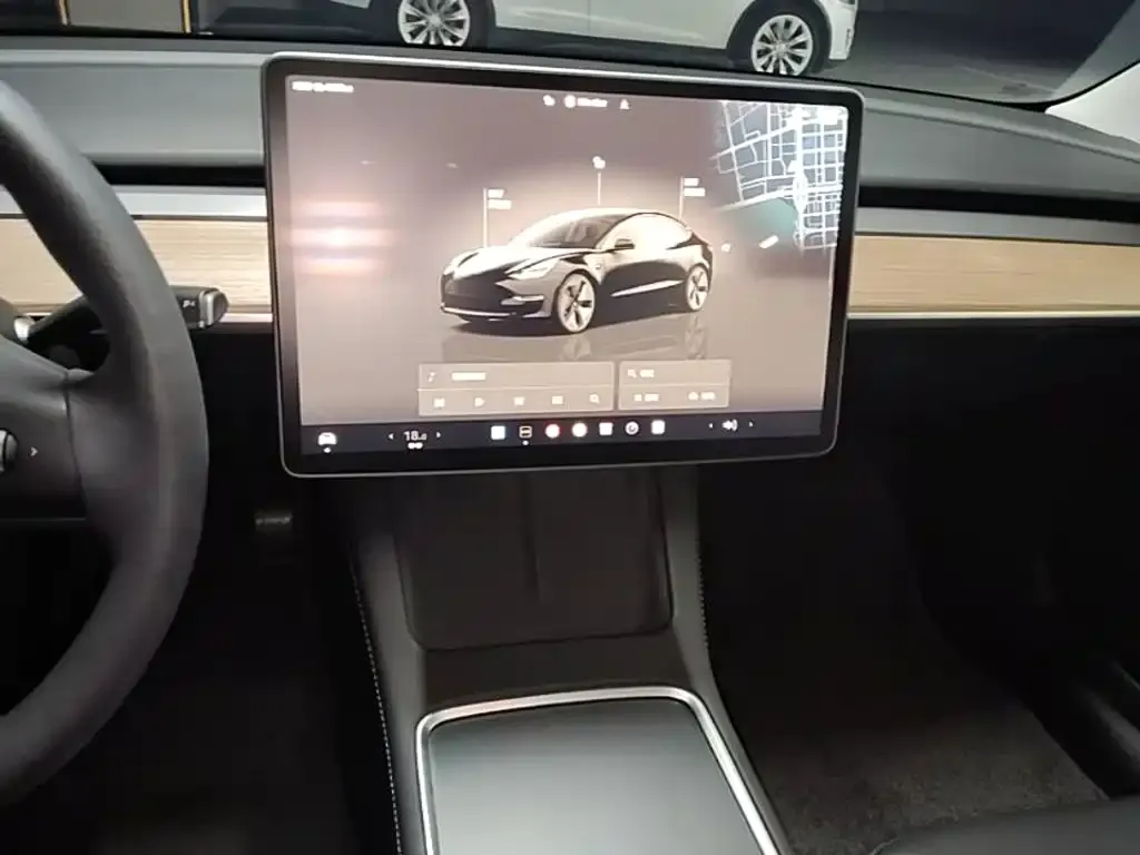 Tesla Model 3 — фото 3