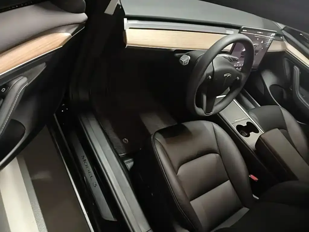 Tesla Model 3 — фото 10