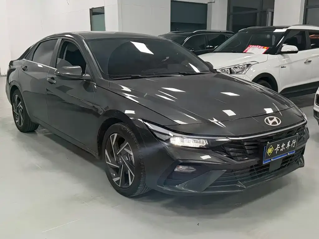 Hyundai Elantra — фото 4
