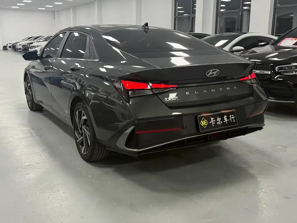 Hyundai Elantra — фото 9