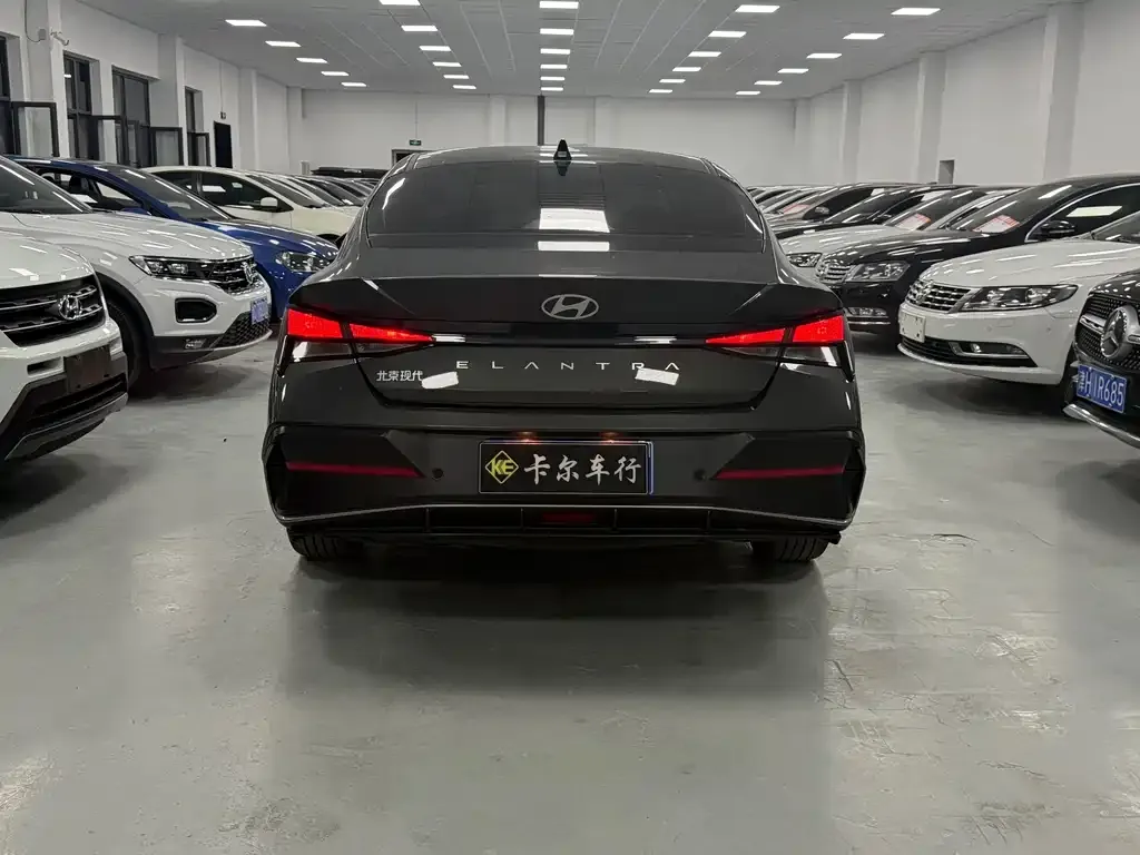 Hyundai Elantra — фото 5