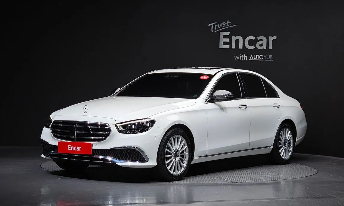Mercedes-Benz E-Class — фото 1