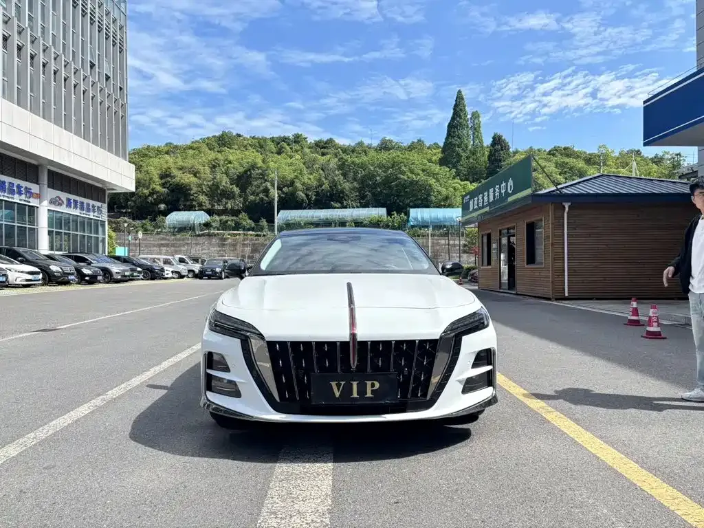 Hongqi H6