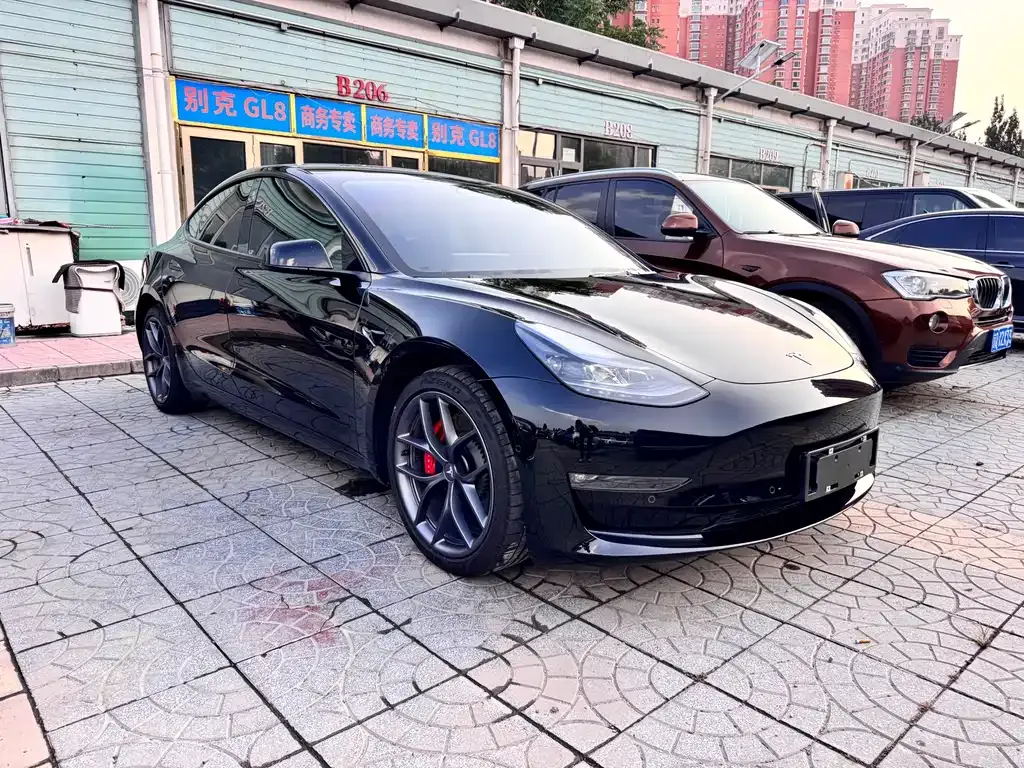 Tesla Model 3 — фото 9