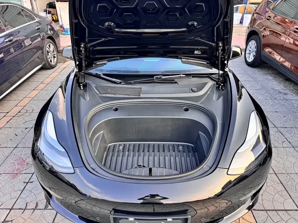 Tesla Model 3 — фото 8