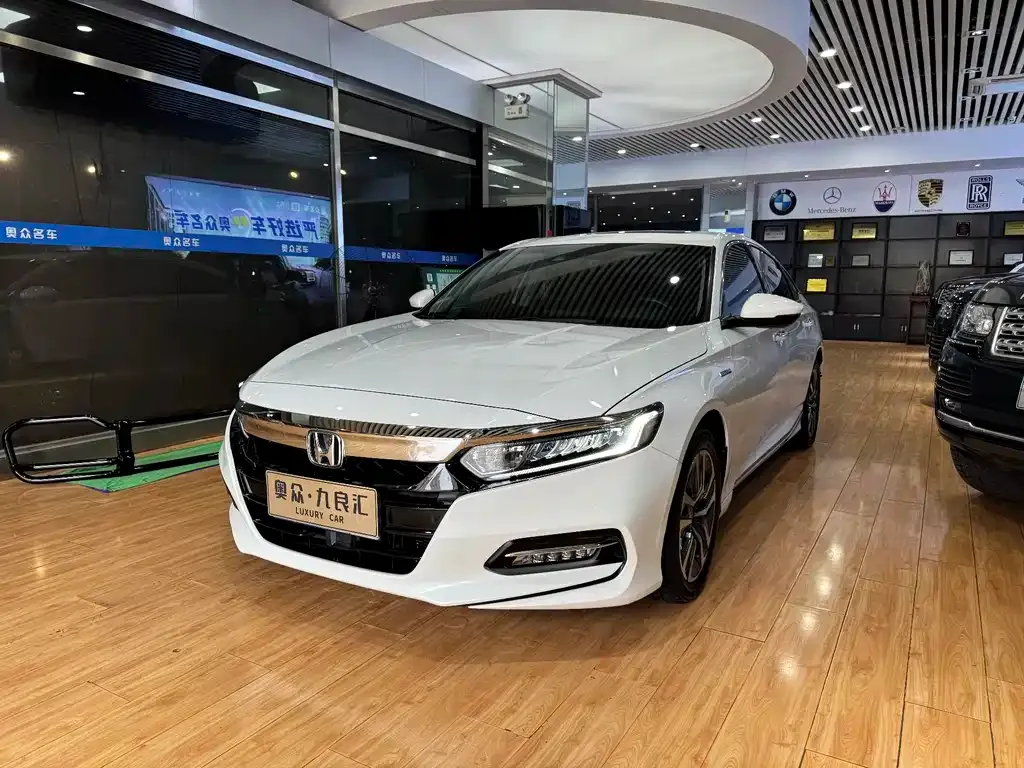 Honda Accord — фото 1