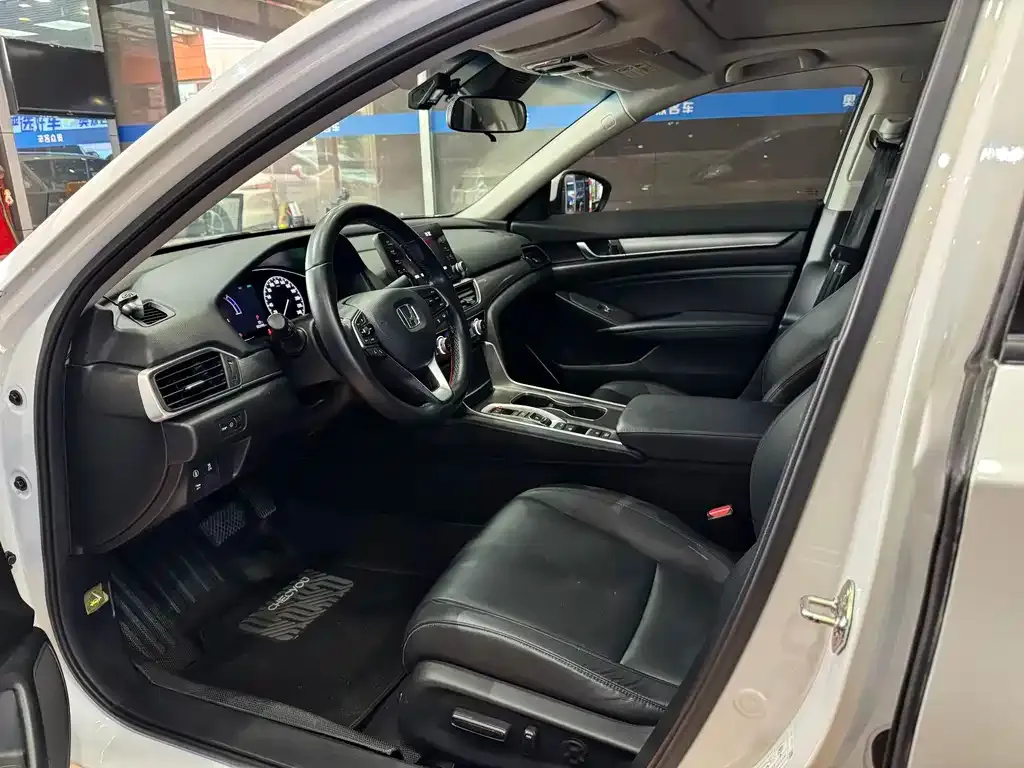 Honda Accord — фото 9