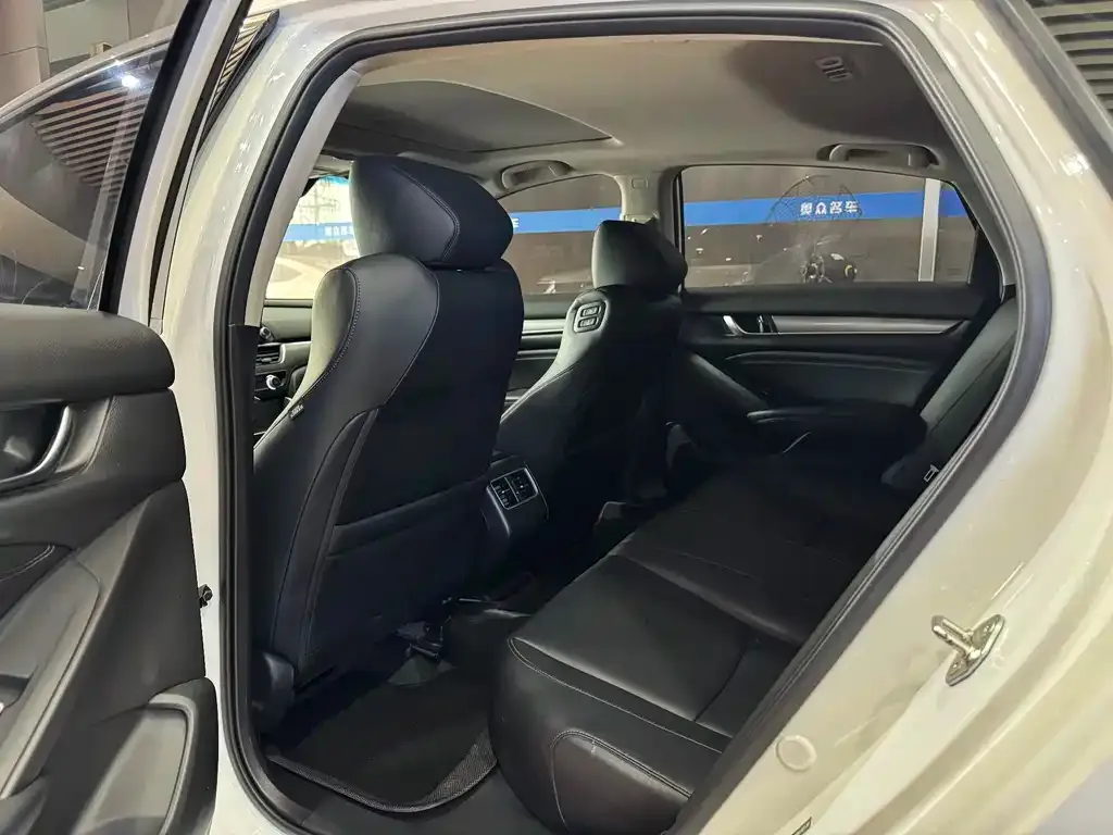Honda Accord — фото 6