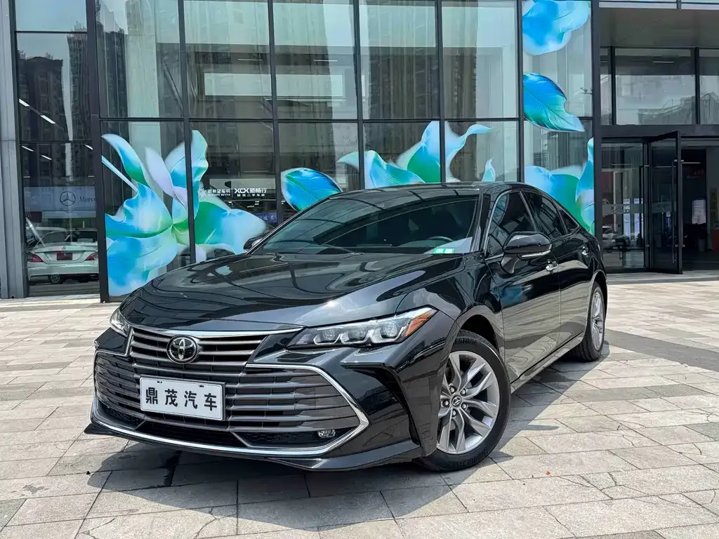 Toyota Avalon — фото 1