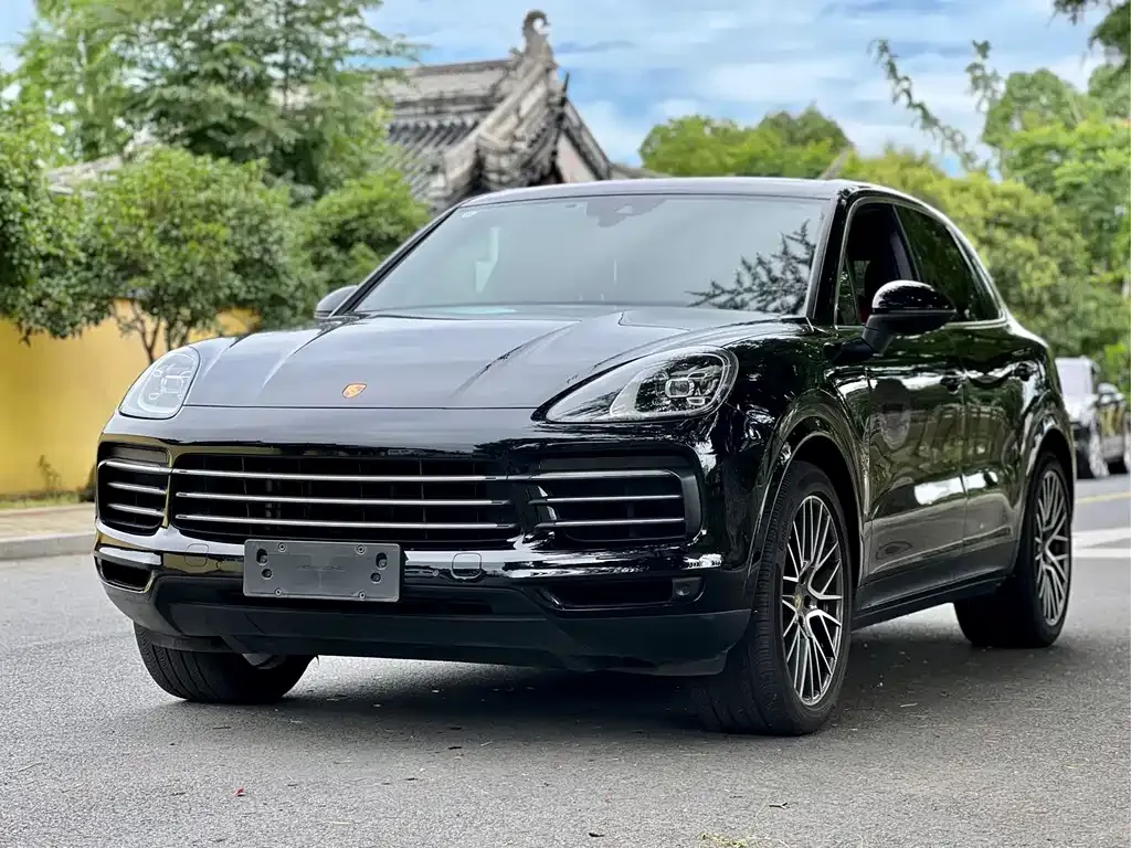 Porsche Cayenne — фото 1