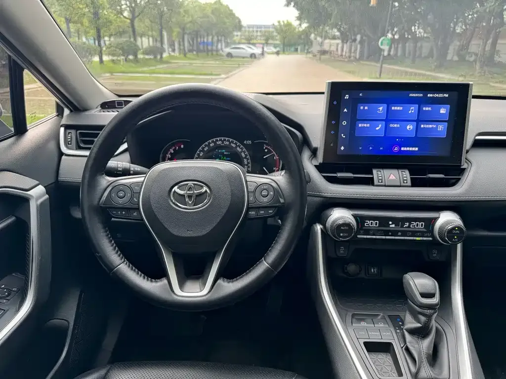 Toyota RAV4 — фото 3