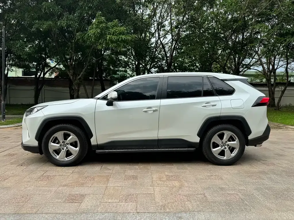 Toyota RAV4 — фото 9