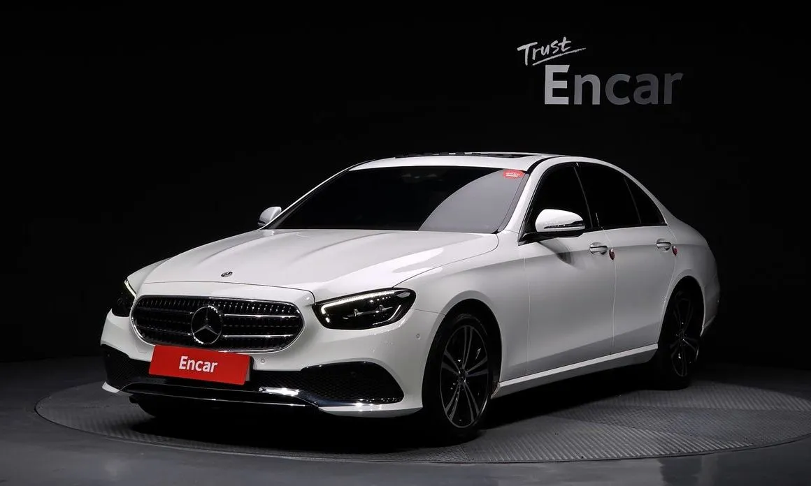 Mercedes-Benz E-Class — фото 1