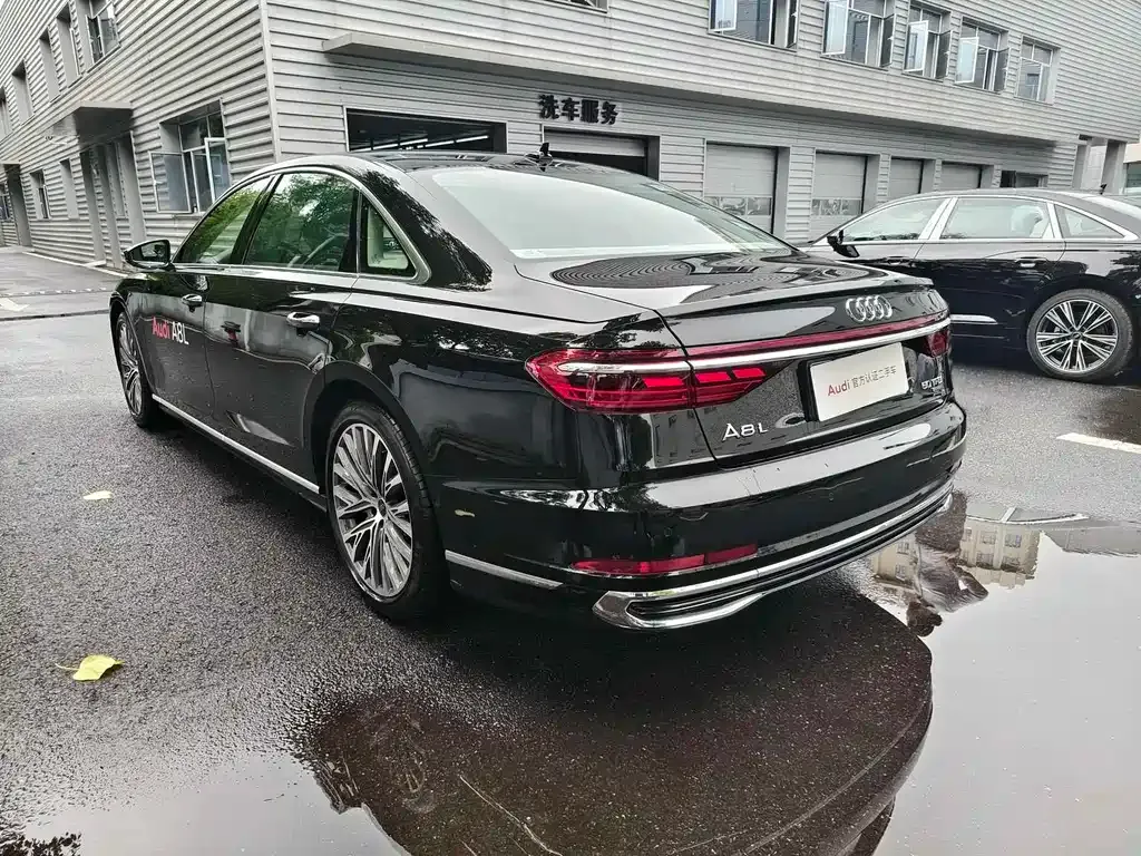 Audi A8 — фото 7