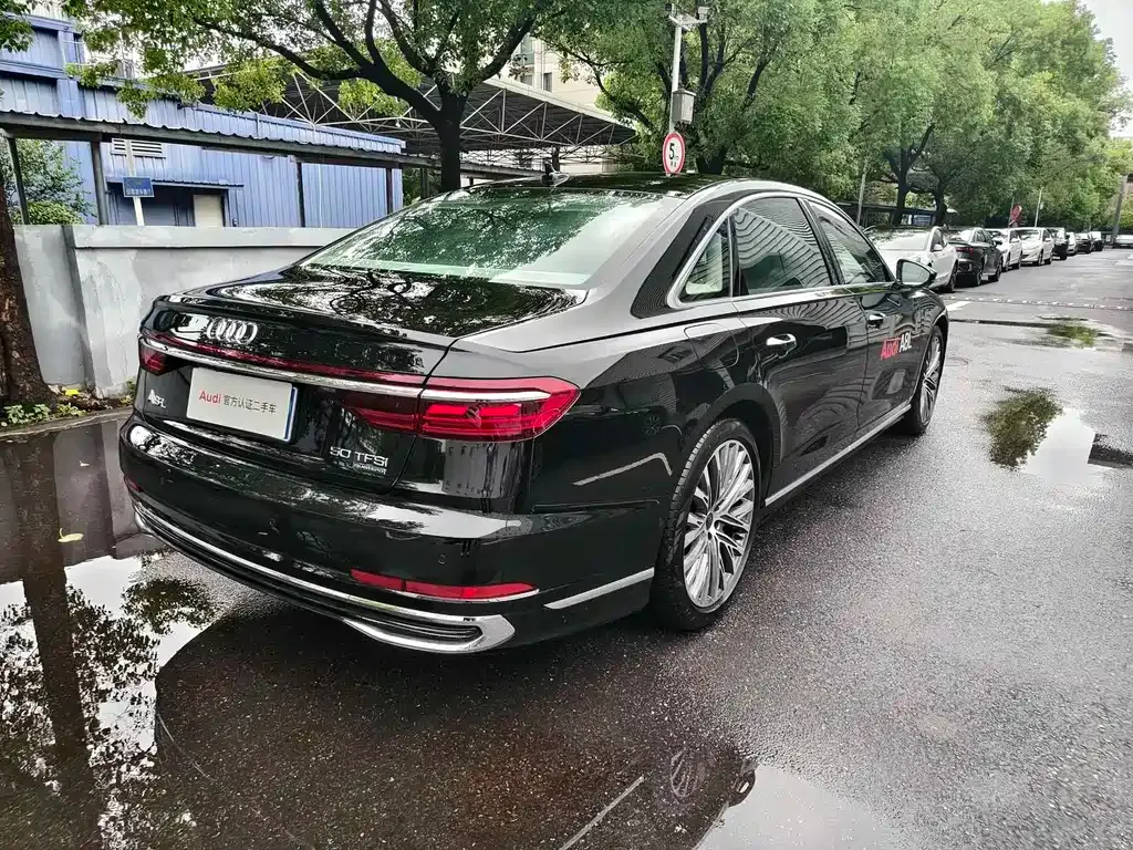 Audi A8 — фото 4