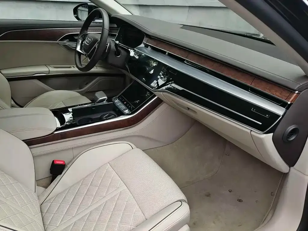 Audi A8 — фото 6