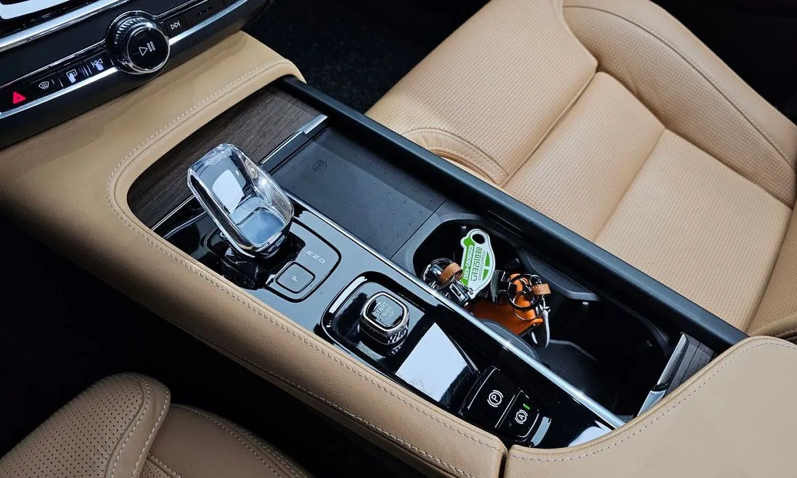 Volvo S90 2023 из KR, фото 3