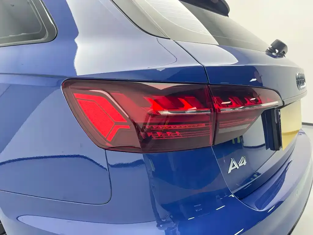 Audi A4 (Import) — фото 7
