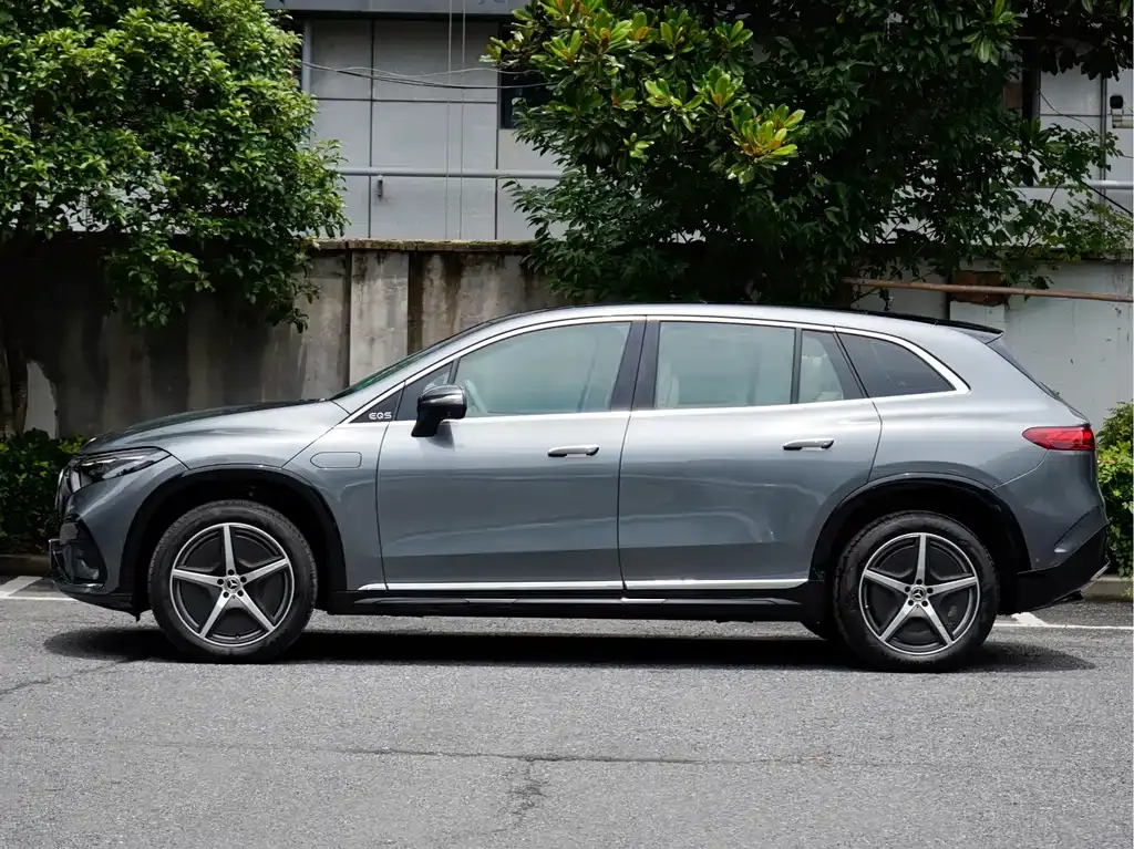 Mercedes-Benz EQS SUV — фото 9