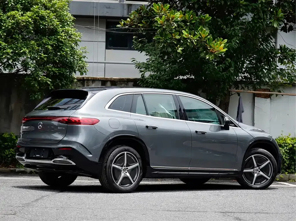 Mercedes-Benz EQS SUV — фото 10