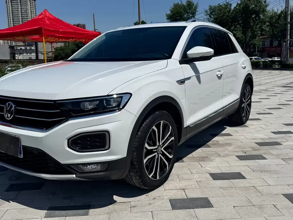 Volkswagen T-Roc — фото 1