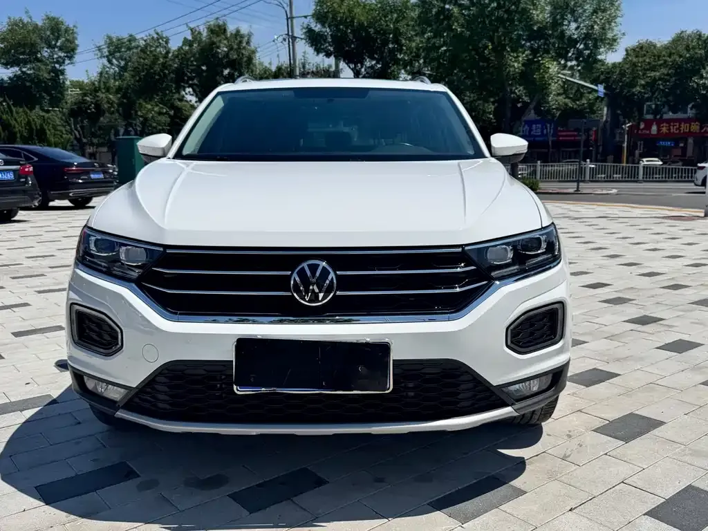 Volkswagen T-Roc — фото 6