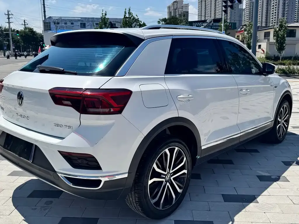 Volkswagen T-Roc — фото 7