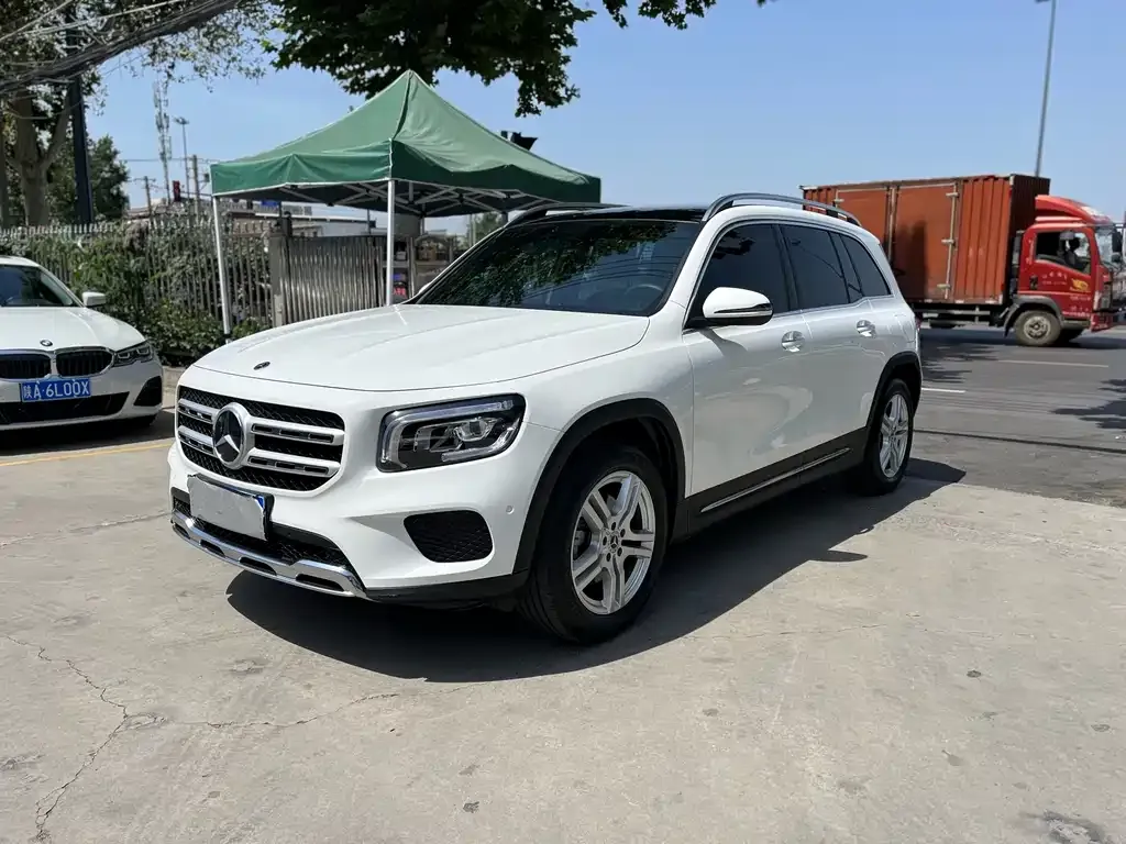 Mercedes-Benz GLB — фото 1