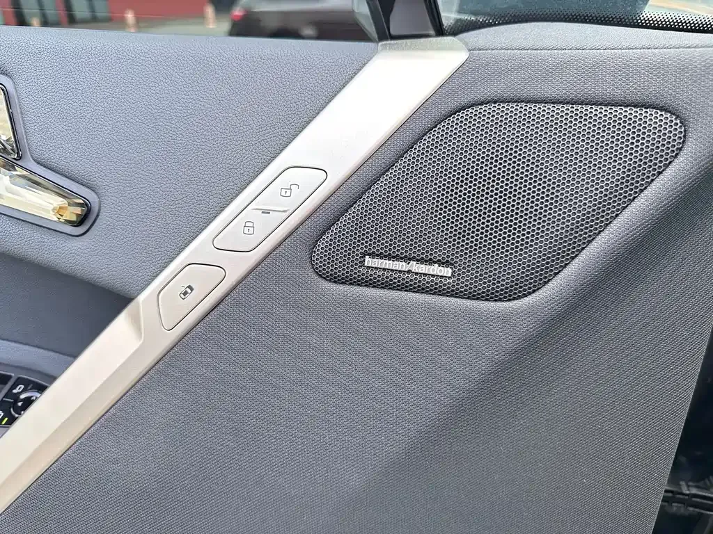 BMW iX — фото 9