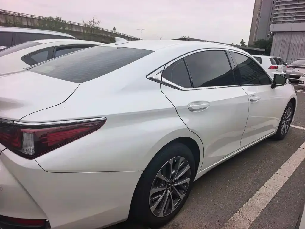 Lexus ES — фото 3