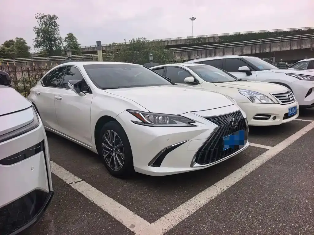 Lexus ES — фото 5