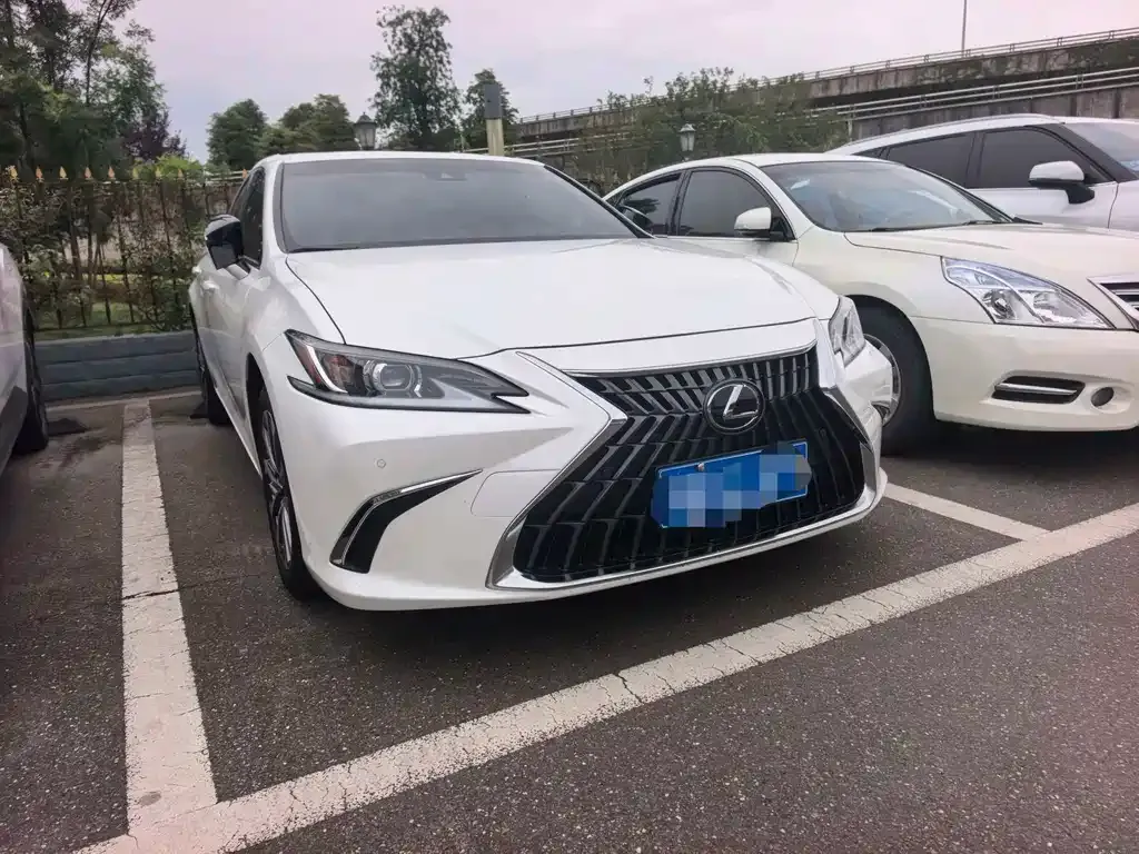Lexus ES — фото 10
