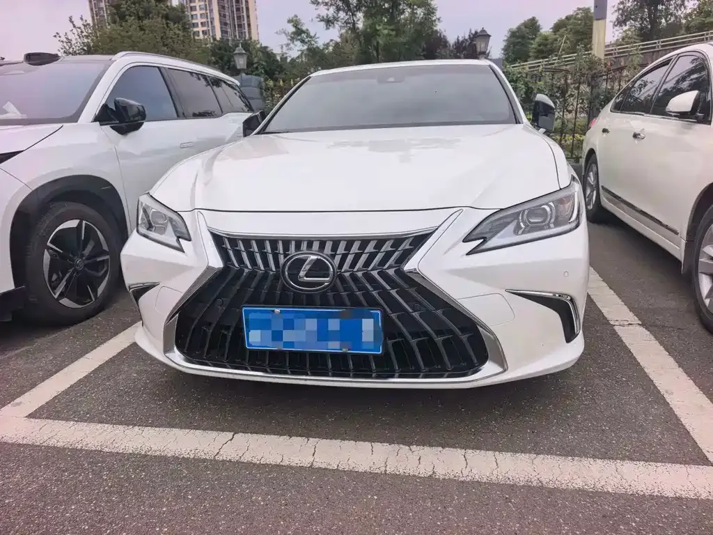 Lexus ES — фото 9