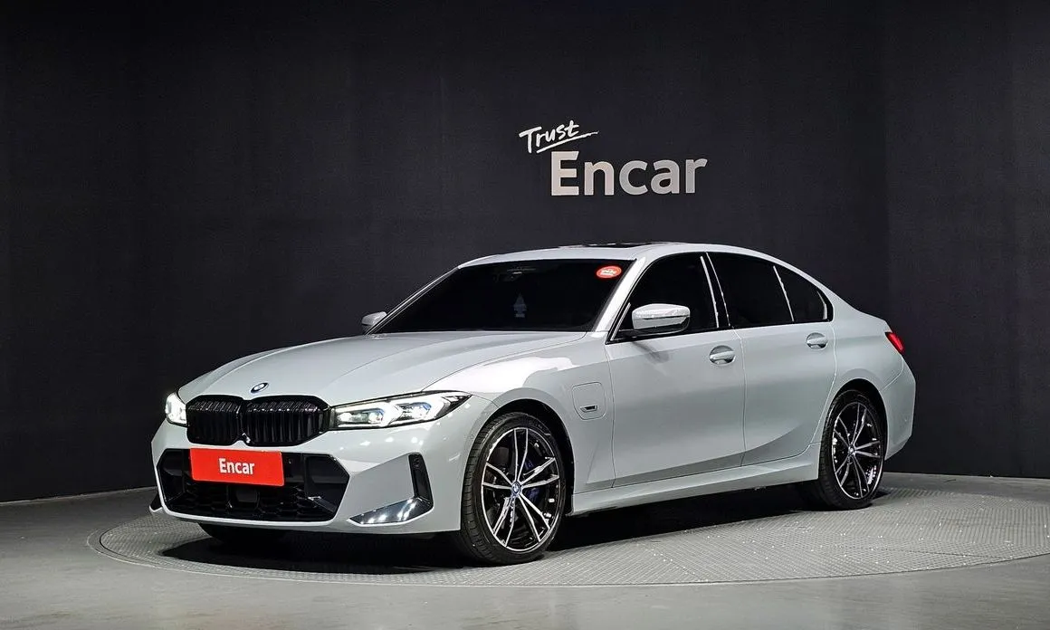 BMW 3-Series 330e M Sport 1