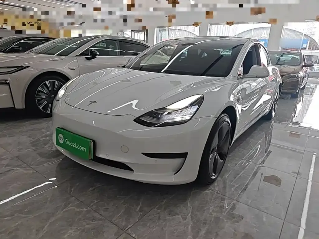 Tesla Model 3 — фото 1