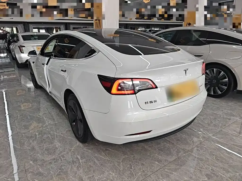 Tesla Model 3 — фото 9