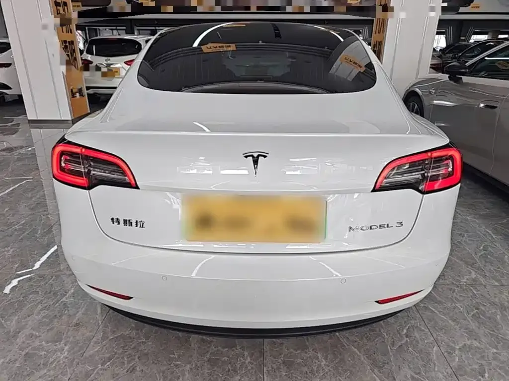 Tesla Model 3 — фото 8