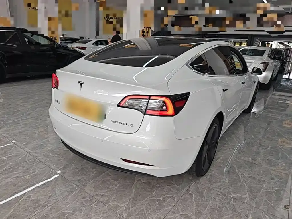 Tesla Model 3 — фото 10